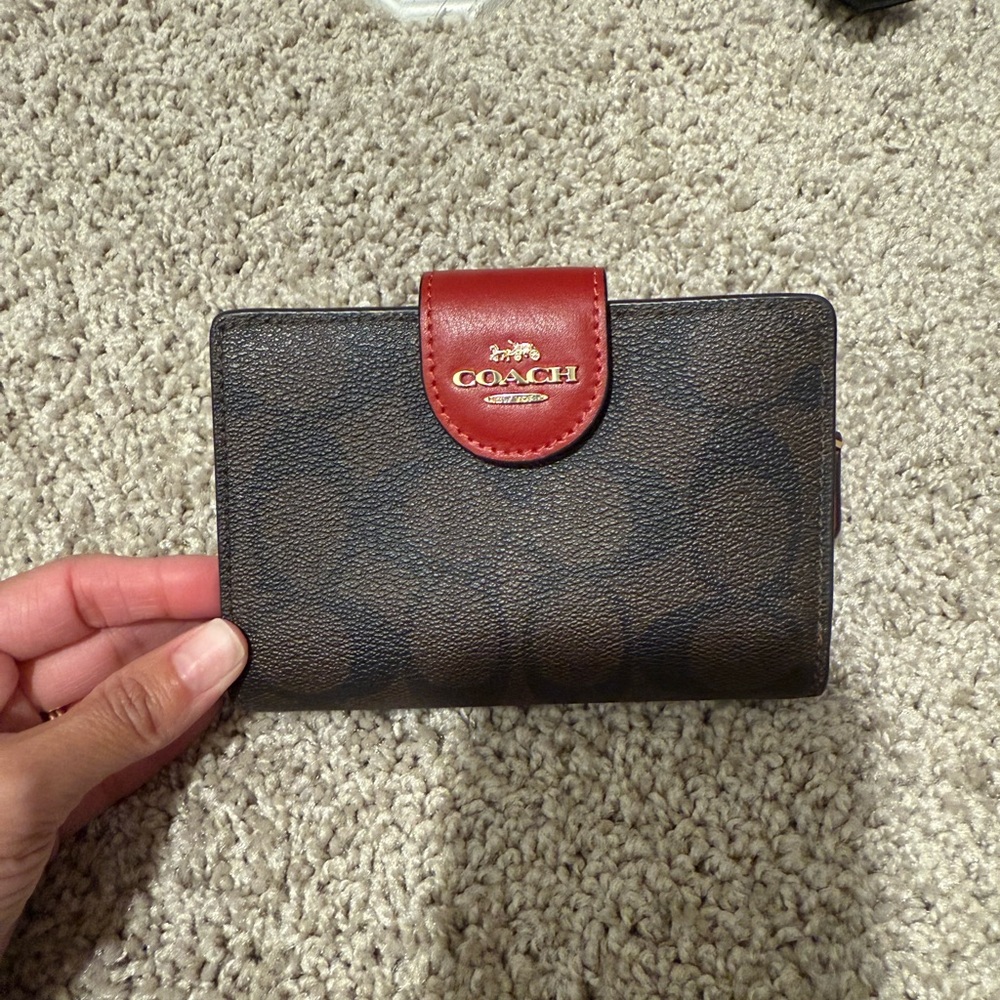 Coach Wallet medium corner zip